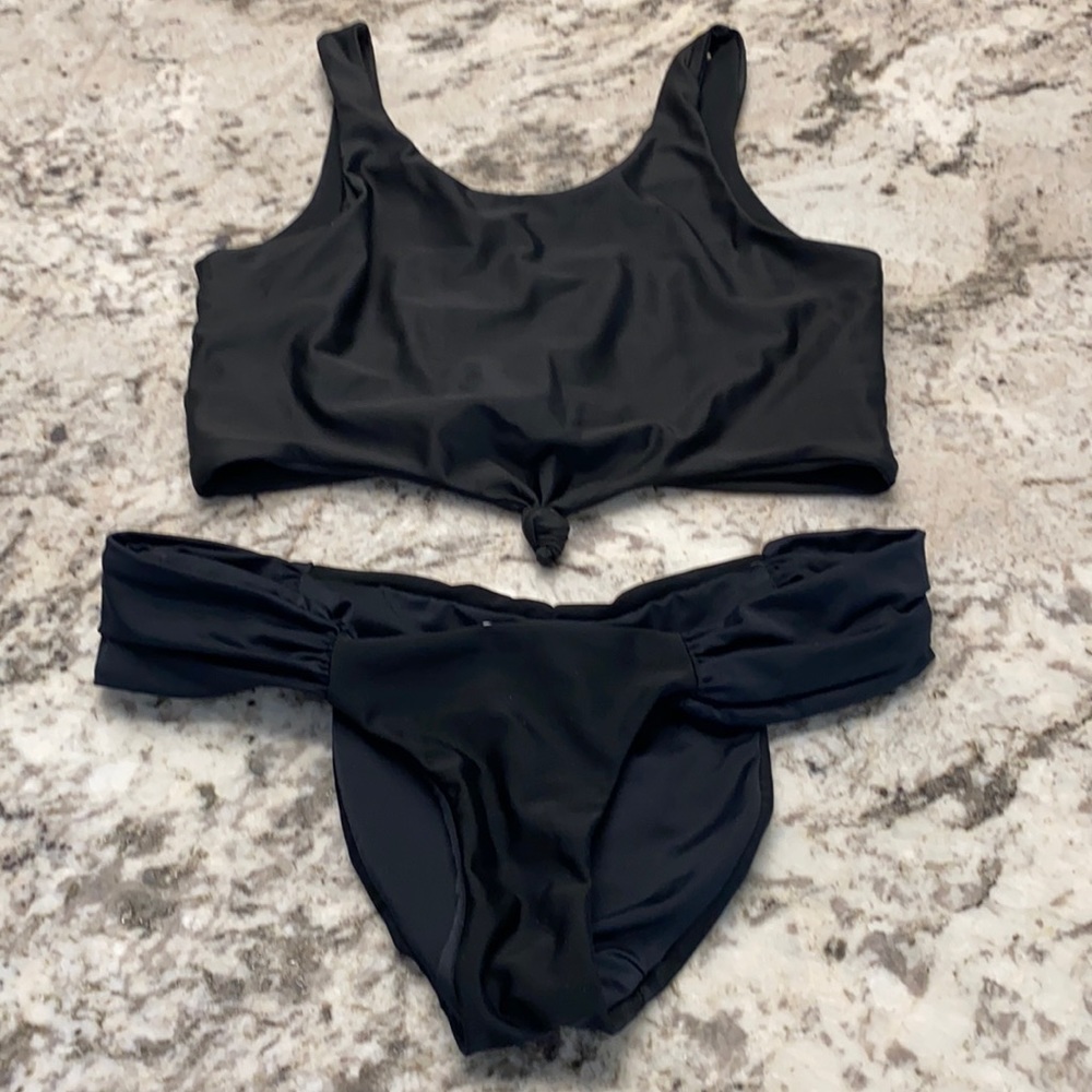 Black knot front Bikini